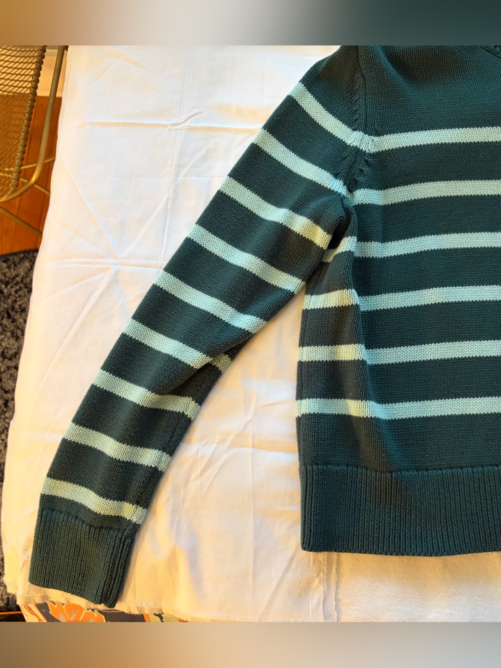 Like New Vineyard Vines, Size Large, Dark Green & Mint Striped Crewneck Sweater - Picture 5 of 9